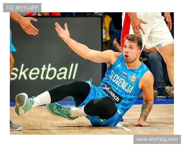 东契奇状态下滑失误频繁球迷担忧其比赛态度与表现问题 东契奇状态下滑失误频繁球迷担忧其比赛态度与表现问题